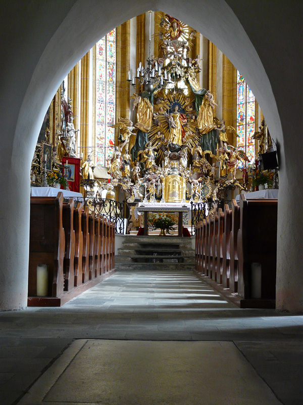 Kirche St. Margaretha in Lieding is de oudste kerk in het Gurktal en opgericht door Gräfin Imma. Jammer, wij kunnen het interieur slechts door het traliewerk fotograferen.