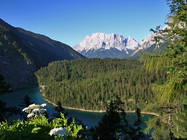 De Zugspitze: foto is gemaakt 's avonds op onze terugreis in juli 2006.