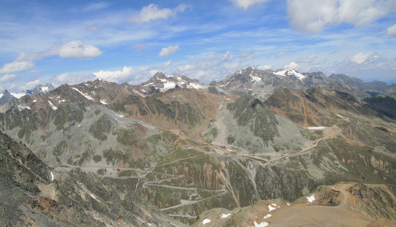 Uitzicht vanaf de Gaislachkogel op de Oetztaler Gletscherstrasse