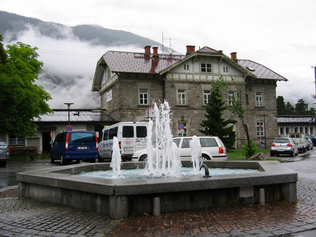 Op de terugweg, rijden we nog even Oetz Bahnhof in om onszelf te oriënteren op de treinreizen naar Innsbruck.